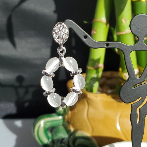 Fancy Earring - Picture 2 of 3